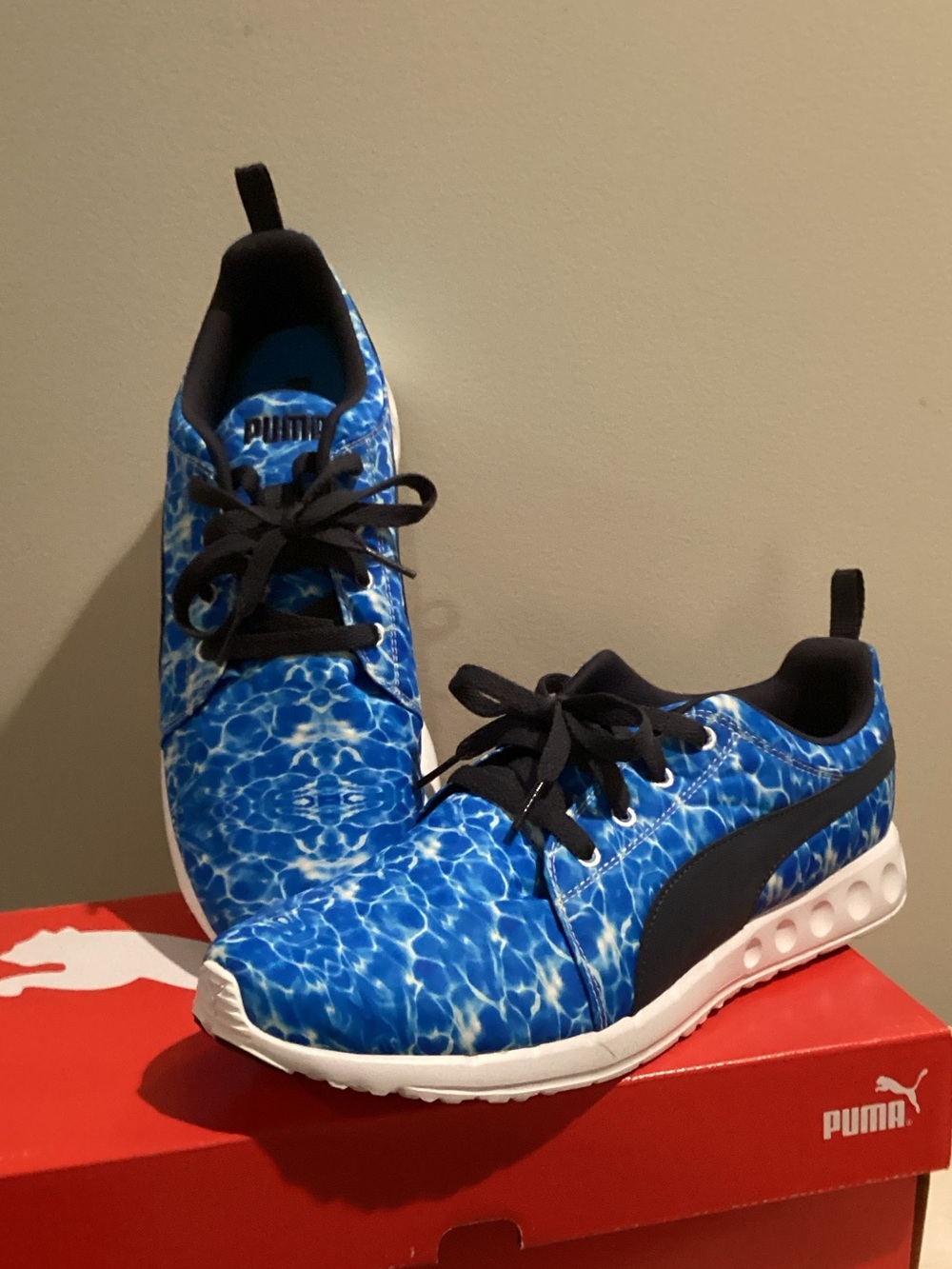 New In Box Men’s Puma Carson Runner Water/Pool Print Sneakers